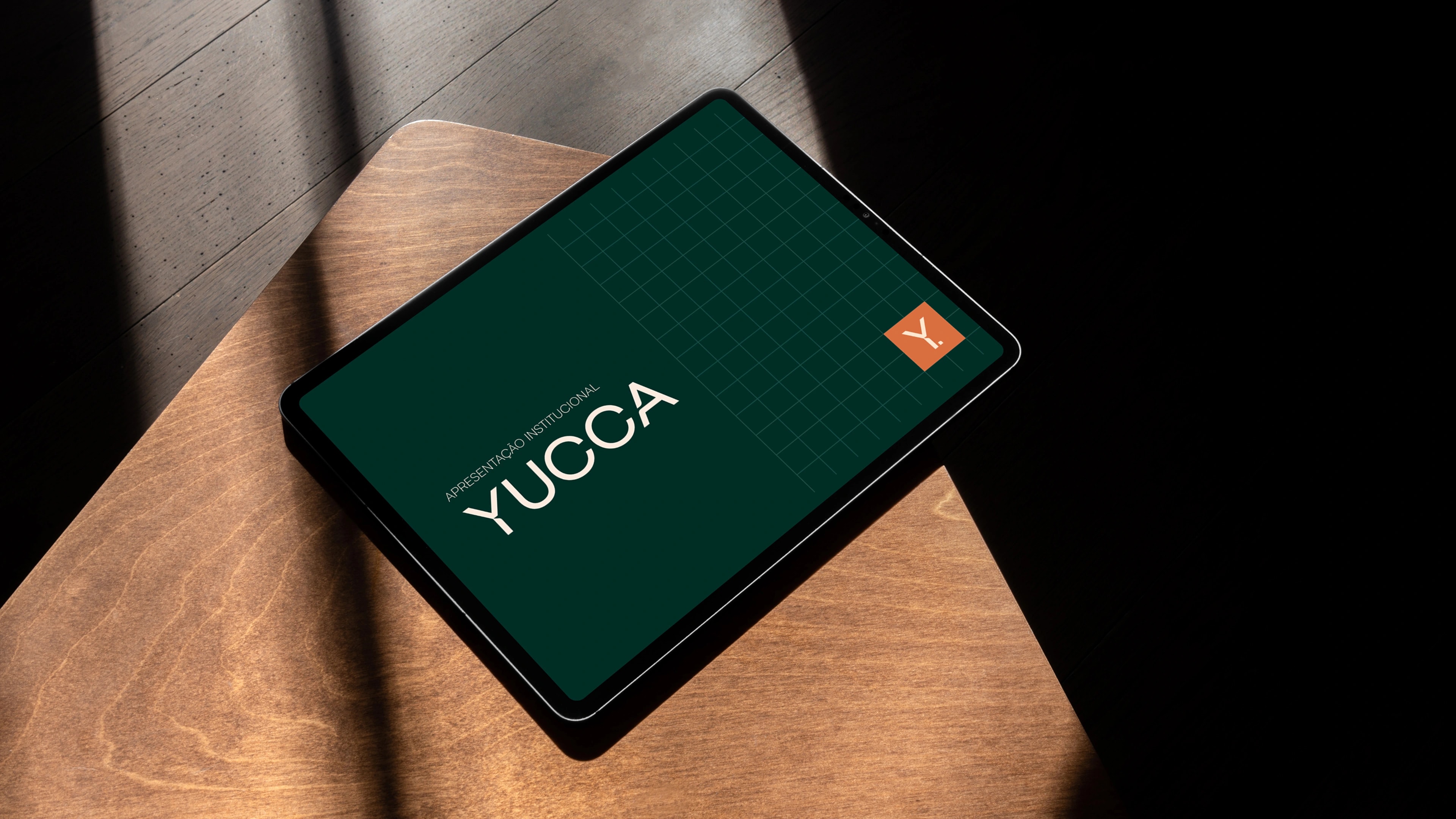 Apresentação institucional em tablet